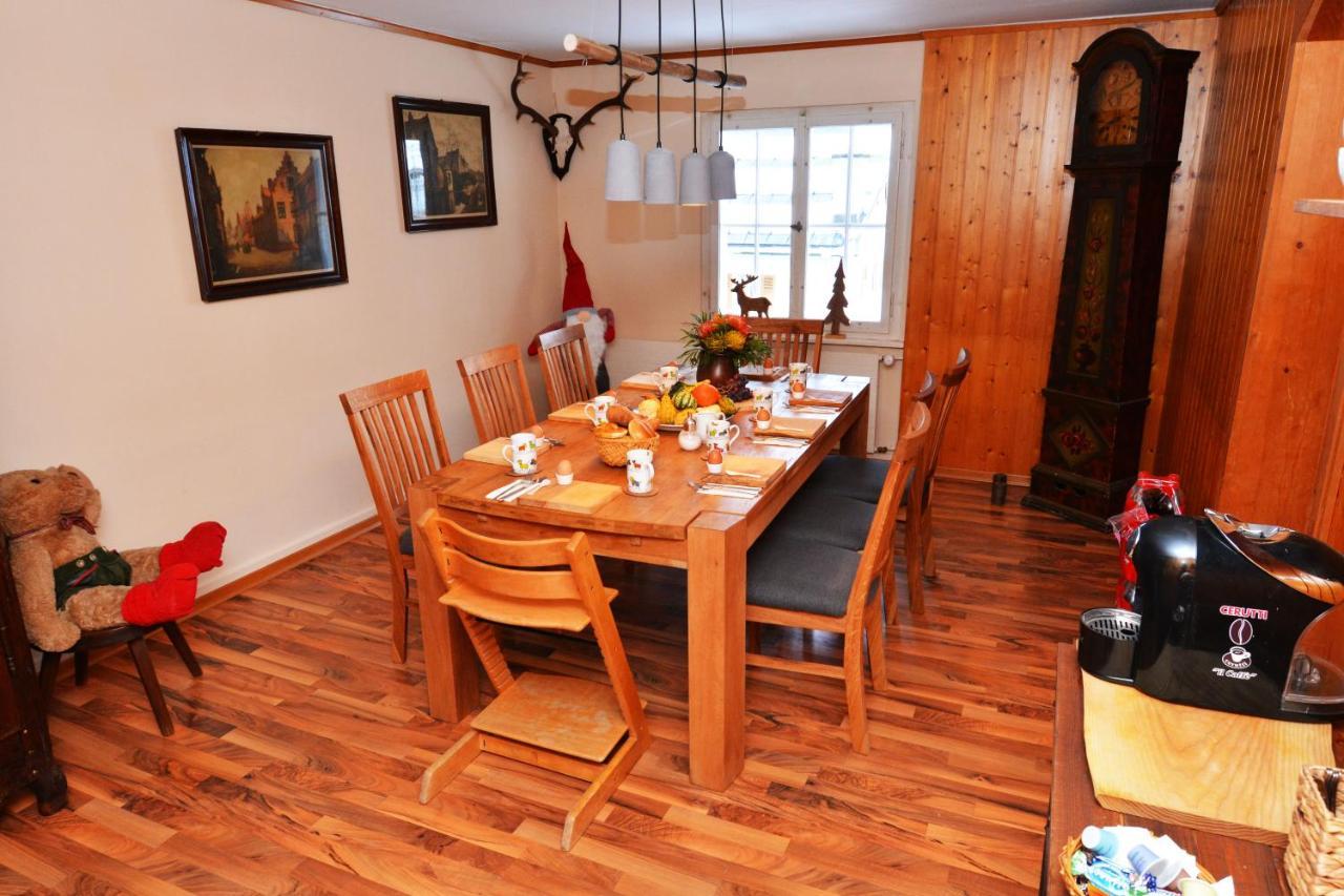 Ferienwohnung Alte Post mit Geschichte und Restaurant Tavanasa Exterior foto