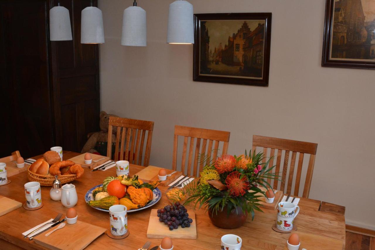 Ferienwohnung Alte Post mit Geschichte und Restaurant Tavanasa Exterior foto