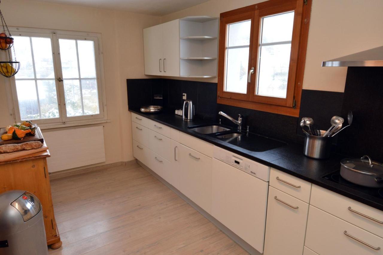 Ferienwohnung Alte Post mit Geschichte und Restaurant Tavanasa Exterior foto