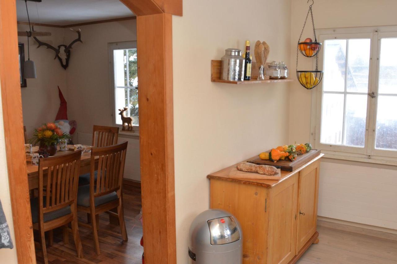 Ferienwohnung Alte Post mit Geschichte und Restaurant Tavanasa Exterior foto