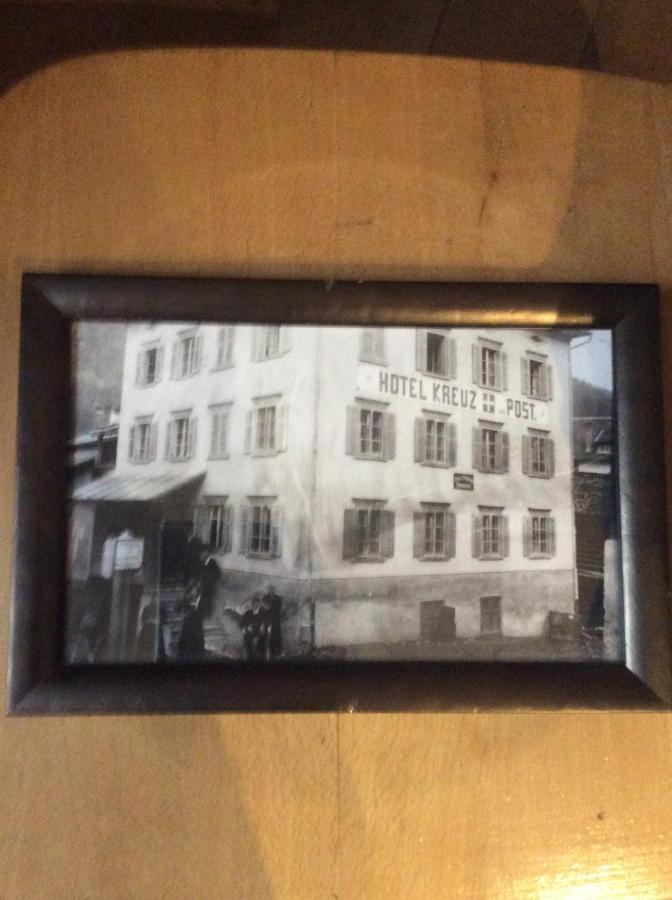 Ferienwohnung Alte Post mit Geschichte und Restaurant Tavanasa Exterior foto