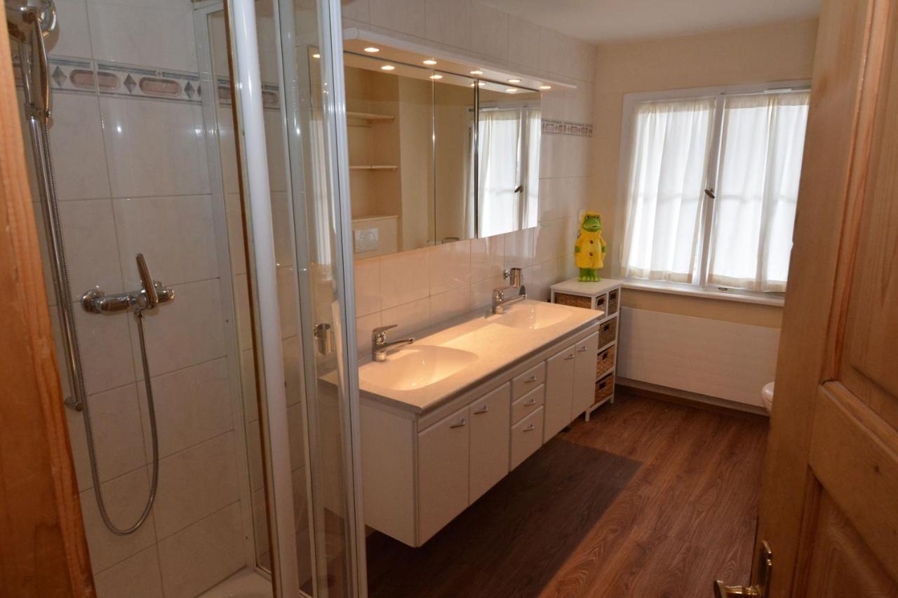 Ferienwohnung Alte Post mit Geschichte und Restaurant Tavanasa Exterior foto