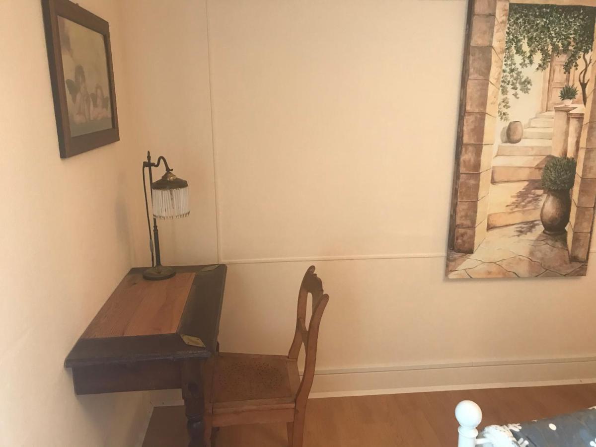 Ferienwohnung Alte Post mit Geschichte und Restaurant Tavanasa Exterior foto