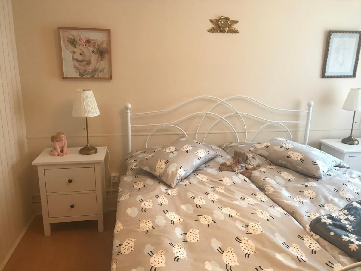 Ferienwohnung Alte Post mit Geschichte und Restaurant Tavanasa Exterior foto