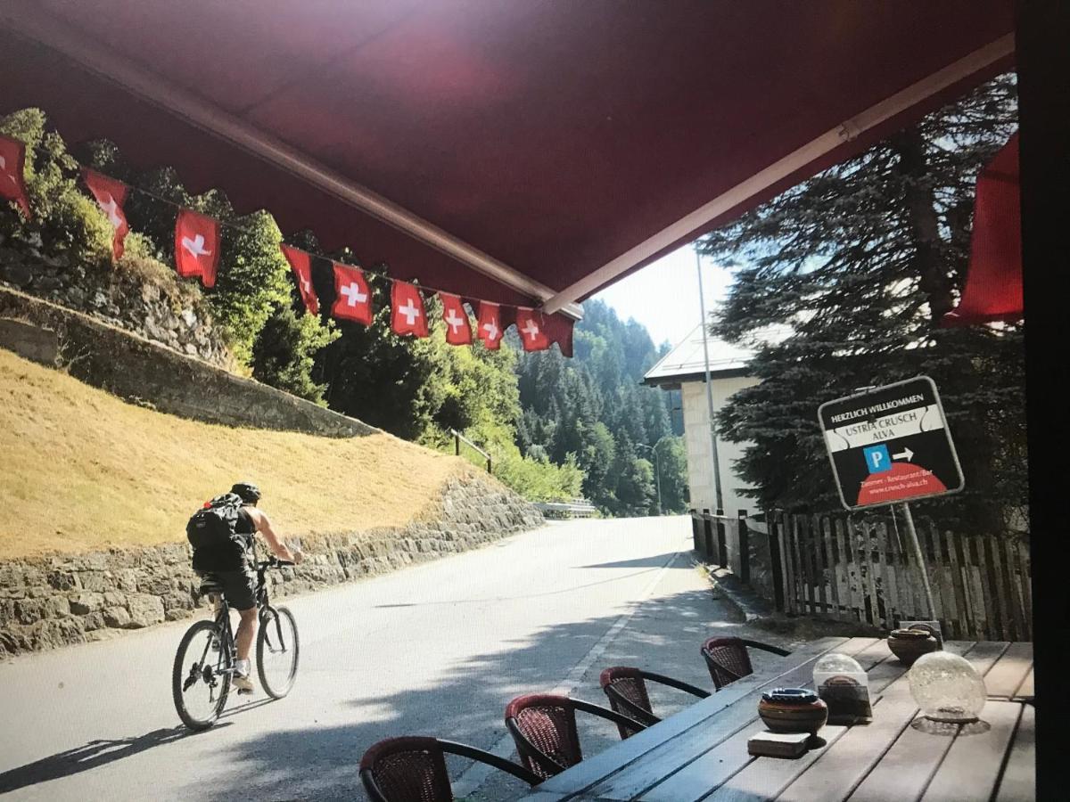 Ferienwohnung Alte Post mit Geschichte und Restaurant Tavanasa Exterior foto
