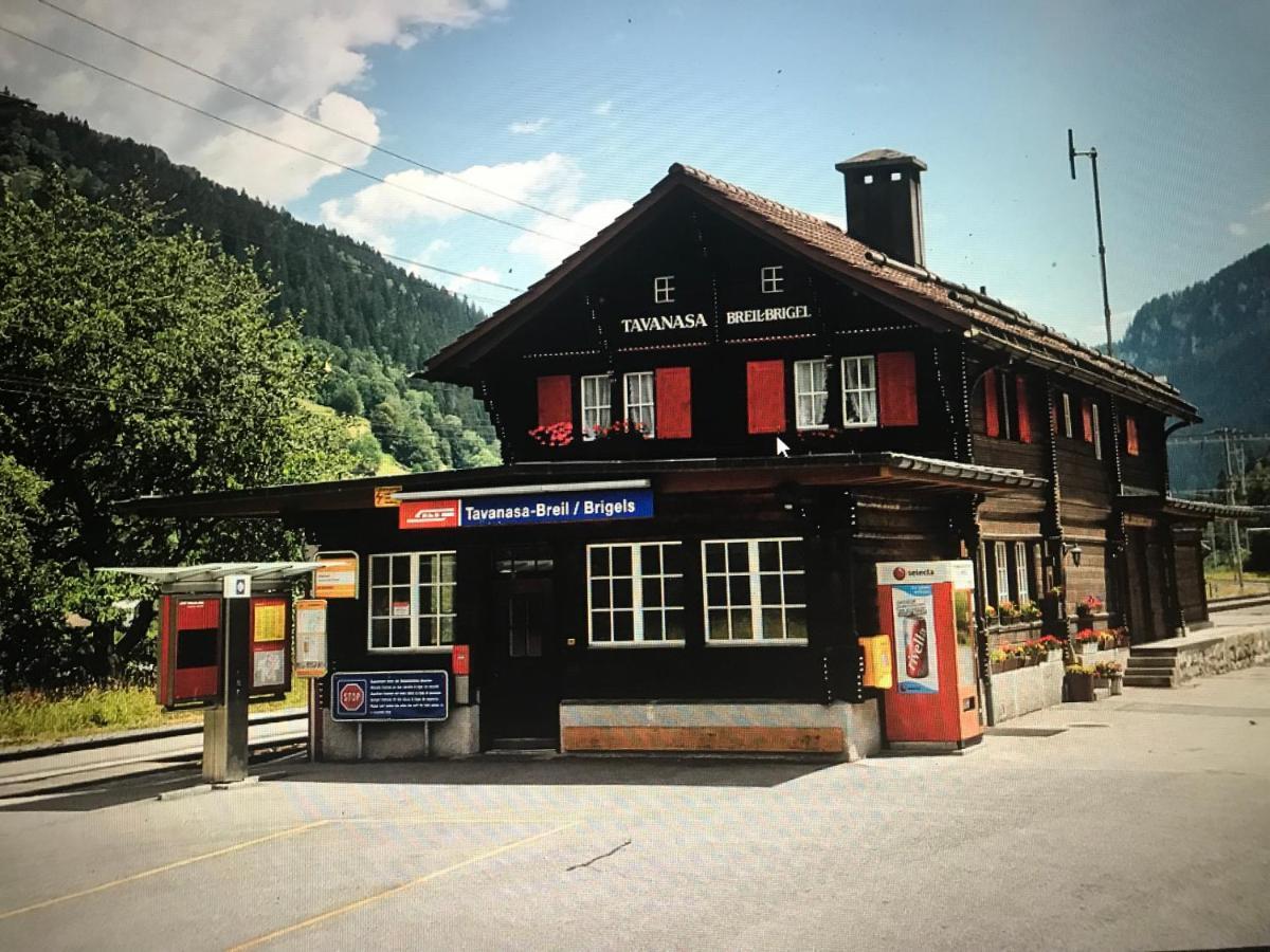 Ferienwohnung Alte Post mit Geschichte und Restaurant Tavanasa Exterior foto