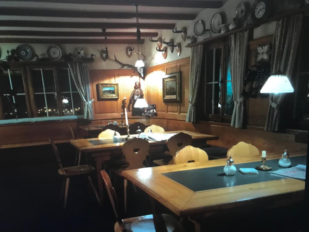 Ferienwohnung Alte Post mit Geschichte und Restaurant Tavanasa Exterior foto